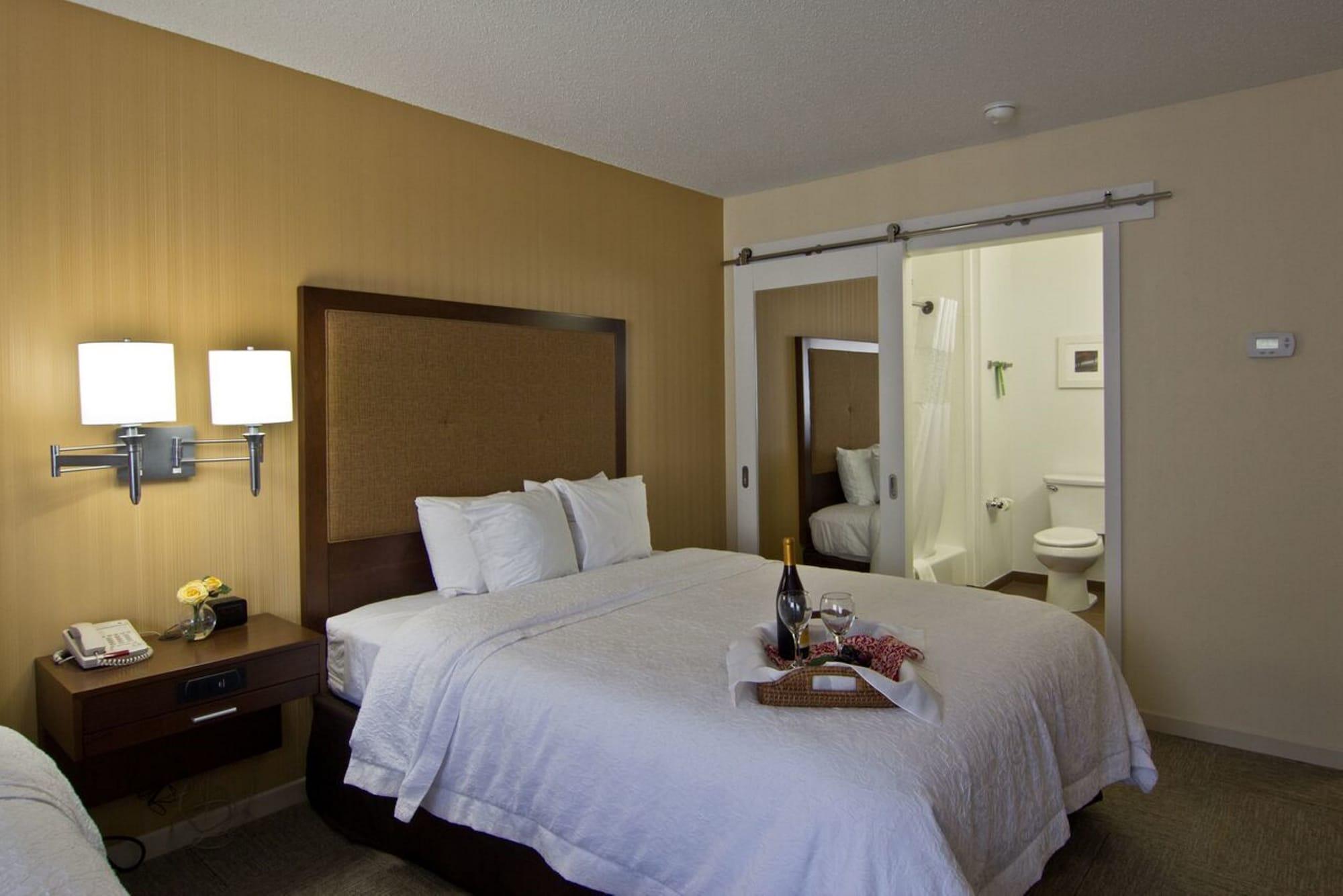 Hampton & Hotel