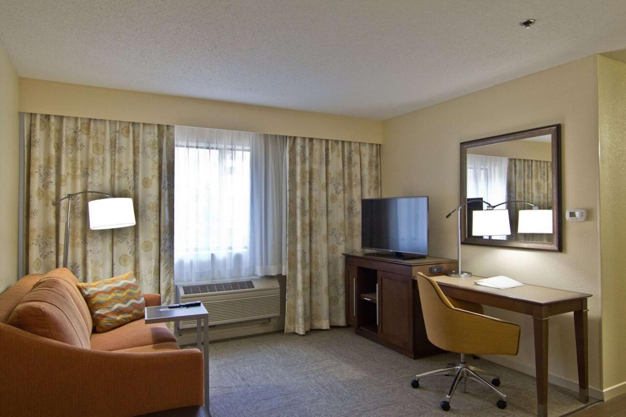 Hotel Hampton & 3*
