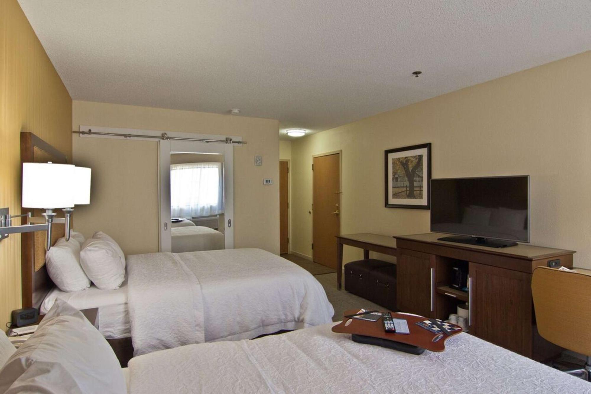 Hampton & Hotel