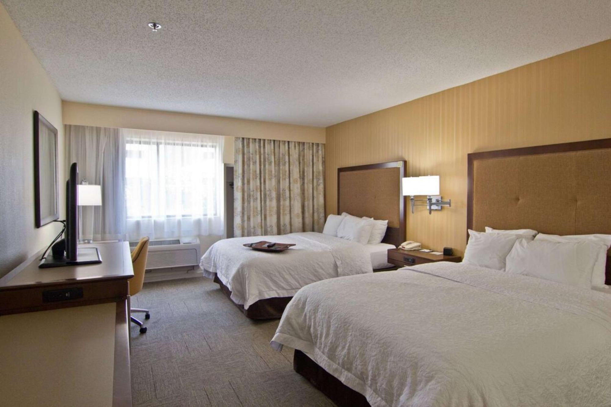 Hampton & Hotel