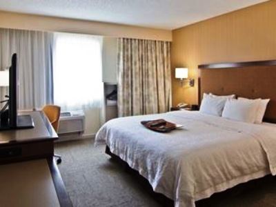 Hampton & Hotel